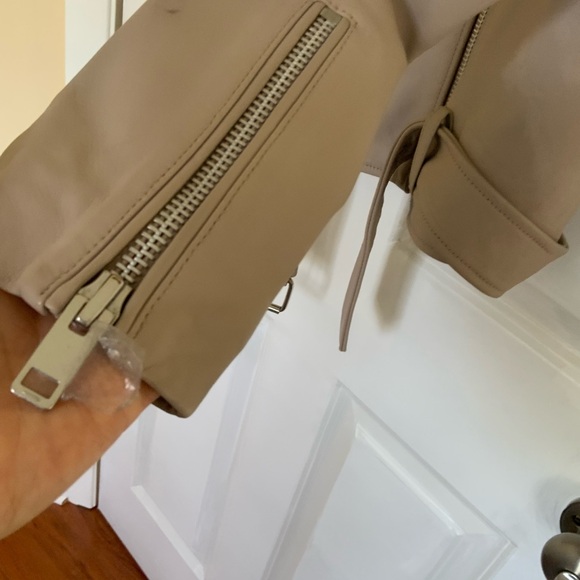 Walter Baker Women's Beige Leather Jacket - Picture 5 of 10